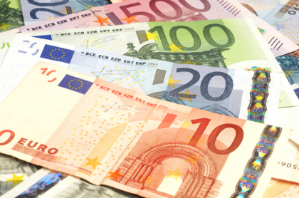 Leul, din nou in cadere libera: Euro a trecut de 22 de lei la casele de schimb valutar Leul, din nou in cadere libera: Euro a trecut de 22 de lei la casele de schimb valutar