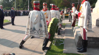 Mai marii tarii si-au dat intalnire la monumentul lui Stefan cel Mare: Depun flori cu ocazia aniversarii a 24 de ani de la Independenta - VIDEO/FOTO Mai marii tarii si-au dat intalnire la monumentul lui Stefan cel Mare: Depun flori cu ocazia aniversarii a 24 de ani de la Independenta - VIDEO/FOTO