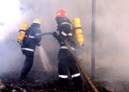 Doua cazuri de incendii in ultimele 24 de ore: Flacarile au cuprins o casa din Soroca si un camion din Stefan Voda Doua cazuri de incendii in ultimele 24 de ore: Flacarile au cuprins o casa din Soroca si un camion din Stefan Voda