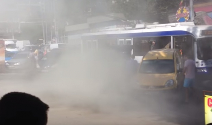 A fost incendiata sau a luat FOC? O masina, in flacari in sectorul Rascani al capitalei - VIDEO A fost incendiata sau a luat FOC? O masina, in flacari in sectorul Rascani al capitalei - VIDEO