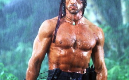 Sylvester Stallone se foloseste de personajul Rambo pentru a-i speria pe iubitii fiicelor sale Sylvester Stallone se foloseste de personajul Rambo pentru a-i speria pe iubitii fiicelor sale