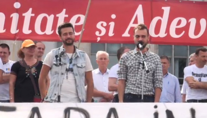Catalin Josan, la protestul din PMAN: "Sunt foarte mandru de Pasha Parfenii, artistii sunt alaturi de voi" - FOTO Catalin Josan, la protestul din PMAN: "Sunt foarte mandru de Pasha Parfenii, artistii sunt alaturi de voi" - FOTO