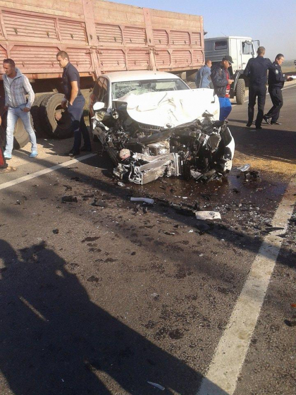 Accident in raionul Telenesti: Un sofer a ajuns la spital, dupa ce autobuzul in care se afla a fost lovit de o masina care a intrat pe contrasens. "Avea viteza excesiva" - FOTO