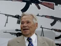 Mihail Kalasnikov a murit. Inventatorul celei mai vandute arme din lume avea 94 de ani Mihail Kalasnikov a murit. Inventatorul celei mai vandute arme din lume avea 94 de ani