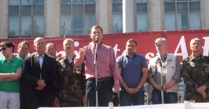 Reprezentantii DA cer sa se intalneasca cu conducerea tarii, dar si membrii AIE 3: "Ar fi bine sa vina si tovarasul Plahotniuc". VIDEO Reprezentantii DA cer sa se intalneasca cu conducerea tarii, dar si membrii AIE 3: "Ar fi bine sa vina si tovarasul Plahotniuc". VIDEO