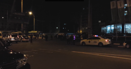 O bomba ar fi fost detonata sub o masina de lux a unei soferite la Buiucani - FOTO