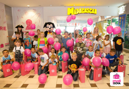 (P) Mai multe zambete de copil la Shopping MallDova