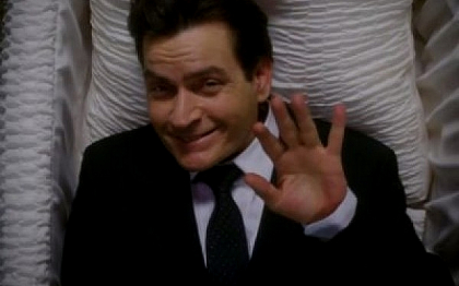 Cea mai trista imagine a unei vedete de Sarbatori. Cum si-a petrecut Charlie Sheen Craciunul Cea mai trista imagine a unei vedete de Sarbatori. Cum si-a petrecut Charlie Sheen Craciunul