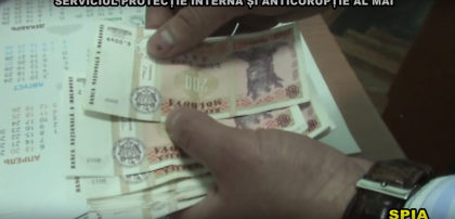 Inchisoare si o amenda de 30 de ori mai mare decat mita ceruta. Un lector UTM, prins  in FLAGRANT delict in timp ce extorca bani de la un student - VIDEO
