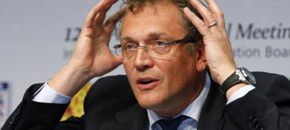 Un nou CUTREMUR la FIFA! Secretarul general, suspendat pentru CORUPTIE! E acuzat ca vindea bilete pe piata neagra! Un nou CUTREMUR la FIFA! Secretarul general, suspendat pentru CORUPTIE! E acuzat ca vindea bilete pe piata neagra!
