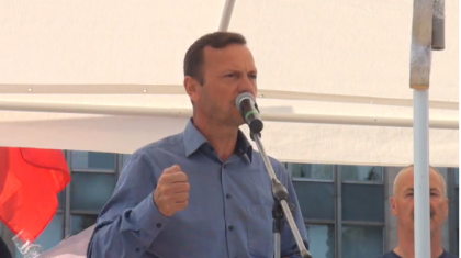 Vineri, a 13-a zi de proteste: Un grup de reprezentanti la intrevedere cu presedintele: "I se vor prezenta revendicarile cetatenilor" - VIDEO Vineri, a 13-a zi de proteste: Un grup de reprezentanti la intrevedere cu presedintele: "I se vor prezenta revendicarile cetatenilor" - VIDEO