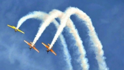 Demonstratii si acrobatii aeriene la un show AVIATIC grandios, organizat pe Aeroportul International Chisinau. Programul zilei include si o expozitie a tehnicii aeronautice - VIDEO Demonstratii si acrobatii aeriene la un show AVIATIC grandios, organizat pe Aeroportul International Chisinau. Programul zilei include si o expozitie a tehnicii aeronautice - VIDEO