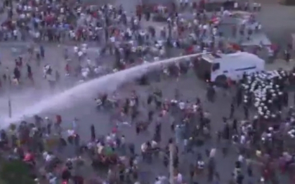 Proteste violente in Turcia, la Istanbul. Sute de oameni au iesit in strada, 31 de retinuti Proteste violente in Turcia, la Istanbul. Sute de oameni au iesit in strada, 31 de retinuti