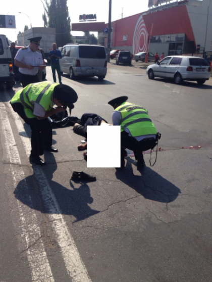 Accident pe Calea Basarabiei: Un barbat a decedat dupa ce a fost lovit de un microbuz, in timp ce traversa drumul NEREGULAMENTAR - FOTO