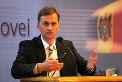 Dorin Dragutanu: Deprecierea cursului valutar NU a avut loc doar din cauza problemelor din sectorul bancar