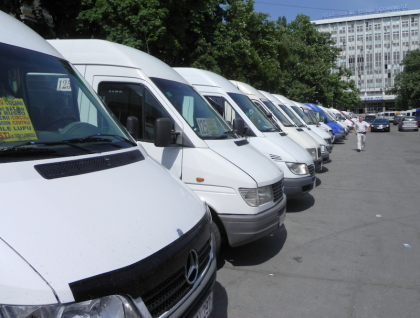 Copii din Ungheni nu mai sunt OBLIGATI sa achite taxa pentru transportul public. Agentul economic a restras conditia impusa