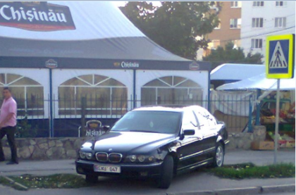 BMW trufas: Soferul unei masini, surprins intr-o ipostaza ILEGALA. Despre ce este vorba - FOTO