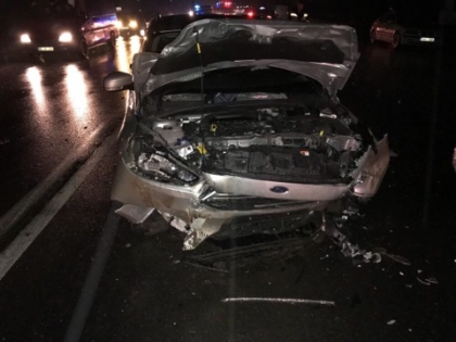 Trei tineri au fost transportati in stare grava la spital, dupa ce Opel-ul in care se aflau a fost lovit violent de un Ford. S-a intamplat aseara in satul Mitoc, Orhei - FOTO