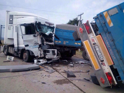 Accident in apropiere de Calarasi. Doua camioane s-au ciocnit violent - FOTO Accident in apropiere de Calarasi. Doua camioane s-au ciocnit violent - FOTO