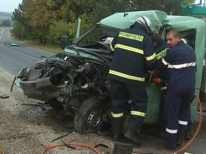 Un Mercedes a cauzat un accident la Donduseni, dupa ce a iesit pe contrasens - FOTO Un Mercedes a cauzat un accident la Donduseni, dupa ce a iesit pe contrasens - FOTO