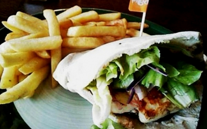 "Simt ceva strain in stomacul meu". Ce a patit o vegetariana intr-un restaurant "Simt ceva strain in stomacul meu". Ce a patit o vegetariana intr-un restaurant
