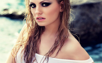 Alexandra Stan a devenit de nerecunoscut. Cum au vazut-o fanii in ultima zi din 2014. FOTO Alexandra Stan a devenit de nerecunoscut. Cum au vazut-o fanii in ultima zi din 2014. FOTO