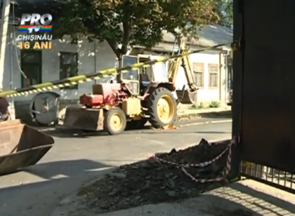 Solul din centrul Chisinaului care s-a dovedit a fi contaminat cu Cesiu nu mai prezinta pericol: Pompierii au evacuat solul contaminat