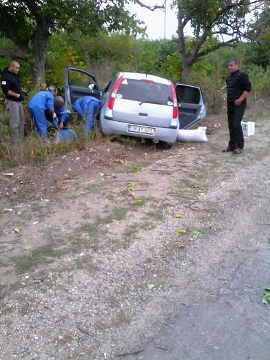 Ultima ora: O soferita si-a pierdut viata la Drochia, dupa ce a ajuns cu masina intr-un copac de la marginea drumului - FOTO