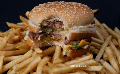 Cantarea doar 26 de kilograme. Ce s-a intamplat cu ea dupa ce s-a angajat la McDonald\'s Cantarea doar 26 de kilograme. Ce s-a intamplat cu ea dupa ce s-a angajat la McDonald\'s