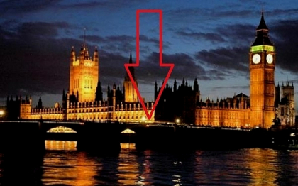 Aparitie misterioasa in fata Parlamentului din Londra, de Anul Nou. "E dovada ca stafiile exista" Aparitie misterioasa in fata Parlamentului din Londra, de Anul Nou. "E dovada ca stafiile exista"