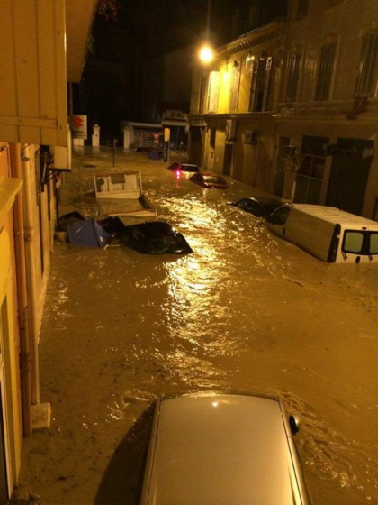 Inundatiile catastrofale din Franta au distrus case, masini si drumuri - FOTO