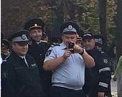 Mai multi politisti au ramas uimiti cand au vazut ASTA la protestul din PMAN: Au scos telefoanele si au inceput sa faca poze - FOTO Mai multi politisti au ramas uimiti cand au vazut ASTA la protestul din PMAN: Au scos telefoanele si au inceput sa faca poze - FOTO