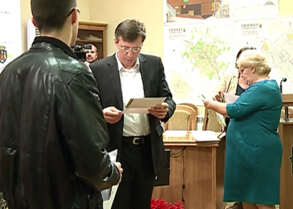 Primarul, despre protestele lui Dodon si Usatii: "Distractie pentru politicienii, ca sa-i arate la TV". Usatii: "Chirtoaca mai are sa manance multa zeama de burta ca sa ajunga la ratingul meu" Primarul, despre protestele lui Dodon si Usatii: "Distractie pentru politicienii, ca sa-i arate la TV". Usatii: "Chirtoaca mai are sa manance multa zeama de burta ca sa ajunga la ratingul meu"
