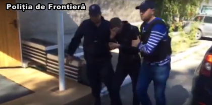 VIDEO - Doi cetateni moldoveni, retinuti pentru trafic de persoane: Racolau si transportau tinere in Turcia pentru a se prostitua VIDEO - Doi cetateni moldoveni, retinuti pentru trafic de persoane: Racolau si transportau tinere in Turcia pentru a se prostitua