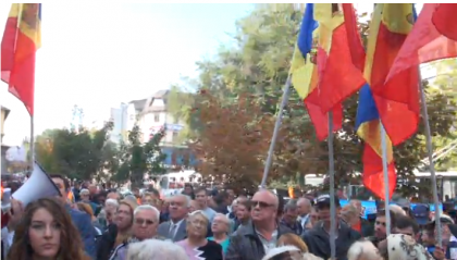 Socialistii si simpatizantii partidului lui Usatai au protestat la Procuratura Generala, ANRE si la Primarie - VIDEO
