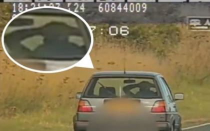 A primit interdictie de a mai conduce timp de un an. Cum a fost filmat un sofer din Marea Britanie