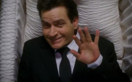 Charlie Sheen spune ca afirmatia despre casatoria sa cu o starleta porno a fost o gluma Charlie Sheen spune ca afirmatia despre casatoria sa cu o starleta porno a fost o gluma