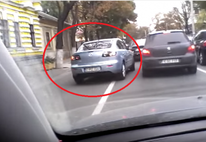 Nerusinarea unui sofer din capitala. Circula pe contrasens, pe banda destinata transportului public - VIDEO Nerusinarea unui sofer din capitala. Circula pe contrasens, pe banda destinata transportului public - VIDEO