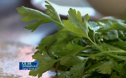Patrunjelul, o optiune sanatoasa pentru sezonul rece. Combinatiile in care poate fi consumat Patrunjelul, o optiune sanatoasa pentru sezonul rece. Combinatiile in care poate fi consumat