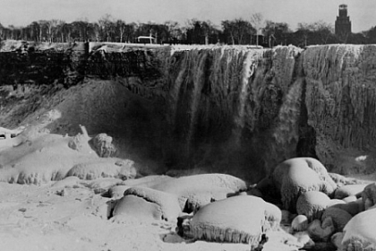 Fenomen surprinzator. "Vortexul polar" a inghetat partial Cascada Niagara. FOTO Fenomen surprinzator. "Vortexul polar" a inghetat partial Cascada Niagara. FOTO