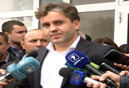 Avocatii lui Vlad Filat sustin ca institutiile de drept comit ilegalitati grave, iar retinerea lui Filat este arbitrara Avocatii lui Vlad Filat sustin ca institutiile de drept comit ilegalitati grave, iar retinerea lui Filat este arbitrara