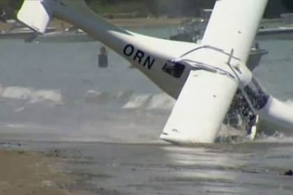 Decolare ratata. Cum au reusit pilotul si insotitorul sau sa rastoarne un avion in Noua Zeelanda Decolare ratata. Cum au reusit pilotul si insotitorul sau sa rastoarne un avion in Noua Zeelanda