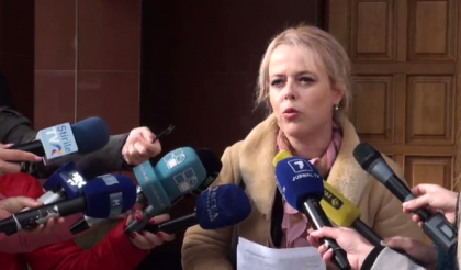 Ana Ursachi, dupa audierile lui Usatii: "Renato a scris o scrisoare din izolatorul CNA, iar eu o sa o citesc" Ana Ursachi, dupa audierile lui Usatii: "Renato a scris o scrisoare din izolatorul CNA, iar eu o sa o citesc"