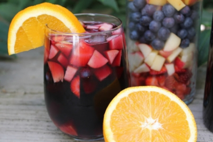 O sa-ti lase gura apa! Cum sa prepari 3 cocktailuri delicioase din vin si fructe - VIDEO
O sa-ti lase gura apa! Cum sa prepari 3 cocktailuri delicioase din vin si fructe - VIDEO