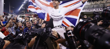 Hamilton a devenit CAMPION MONDIAL pentru a treia oara! Britanicul s-a impus in SUA dupa ce l-a facut pe colegul sau sa greseasca!