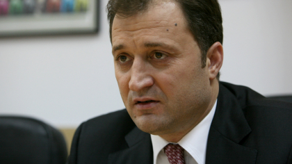 DIP: Vlad Filat a vorbit la telefon cu rudele sale si a fost vizitat de avocatul sau, contrar acuzatiilor avocatilor sai