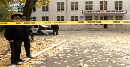 "L-au rugat elevii din clasa a 12-a, care voiau sa scape de un test la fizica". Cine este autorul alarmei false cu bomba de la liceul Lucian Blaga "L-au rugat elevii din clasa a 12-a, care voiau sa scape de un test la fizica". Cine este autorul alarmei false cu bomba de la liceul Lucian Blaga