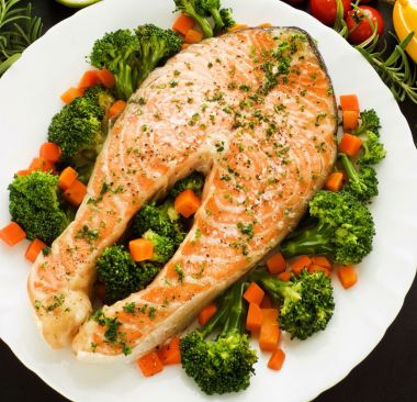 Somon cu broccoli Somon cu broccoli