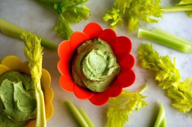Crema de avocado cu busuioc