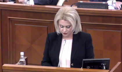 Comunistii au criticat DUR activitatea Guvernului Strelet. Violeta Ivanov: "Veti intra in istorie asociat cu seful dvoastra. Guvernul nu face fata provocarilor si trebuie DEMIS" Comunistii au criticat DUR activitatea Guvernului Strelet. Violeta Ivanov: "Veti intra in istorie asociat cu seful dvoastra. Guvernul nu face fata provocarilor si trebuie DEMIS"